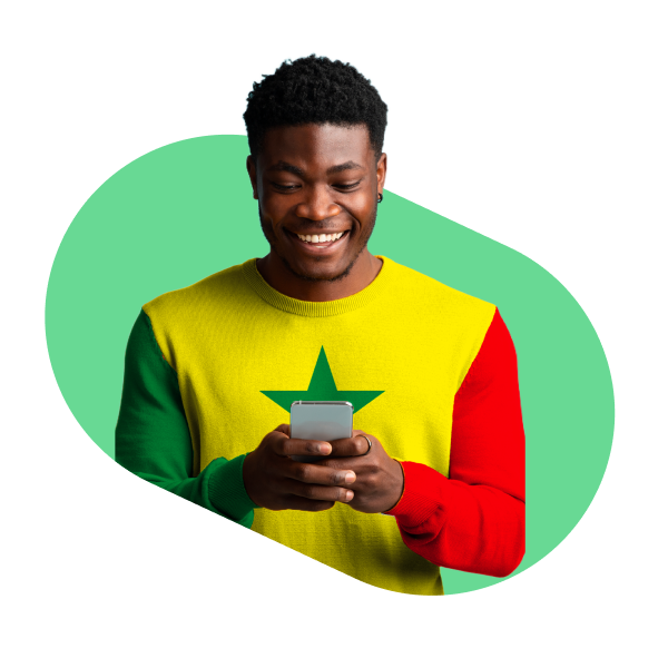 ragazzo con telefono in mano - senegal - offerta -WINDTRE